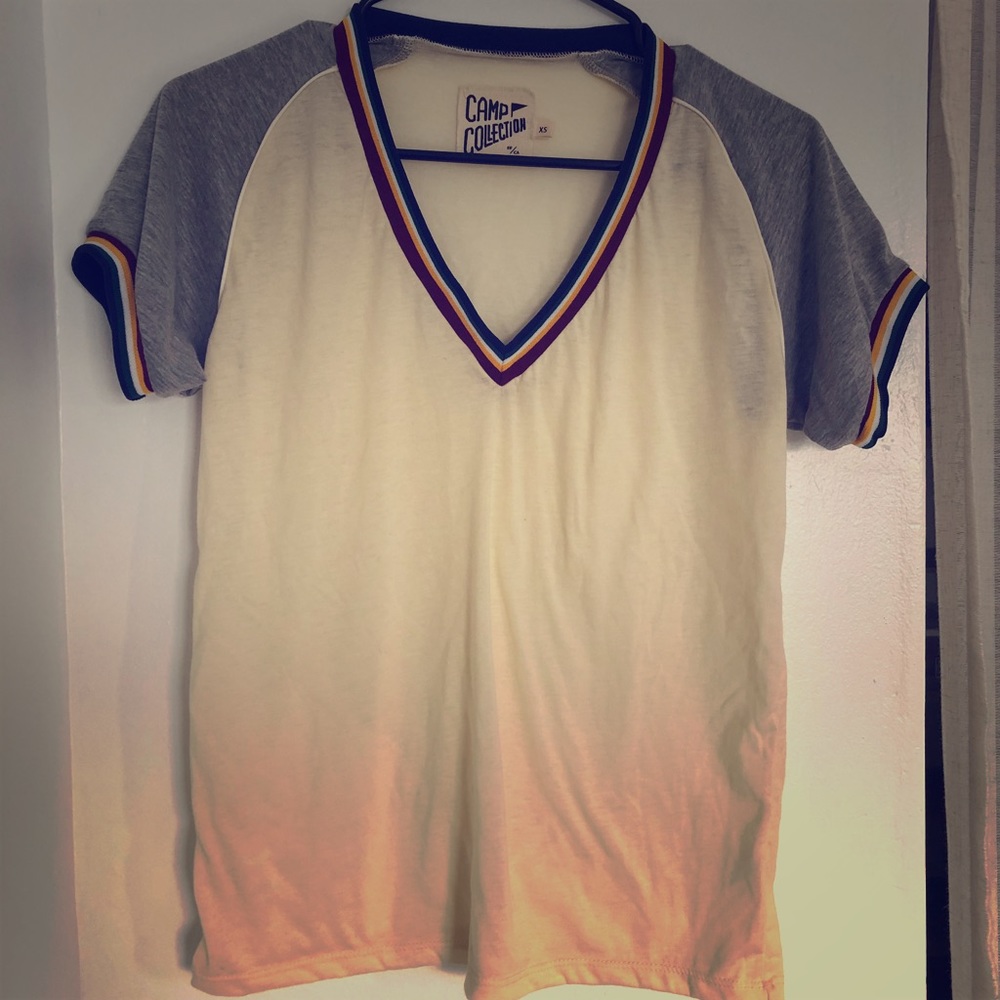 70’s-like v neck. Perfect condition. Never worn.